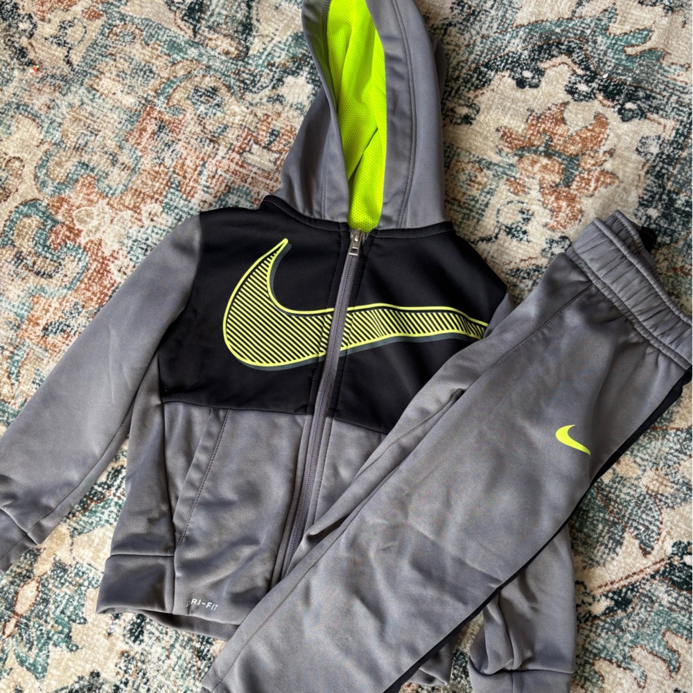 Nike Dri-FIT 3T Gray and Black Jacket with Neon Highlights